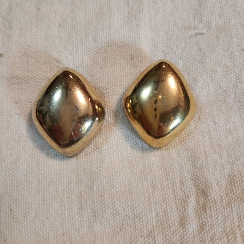 Vintage Ciner clip on gold earrings